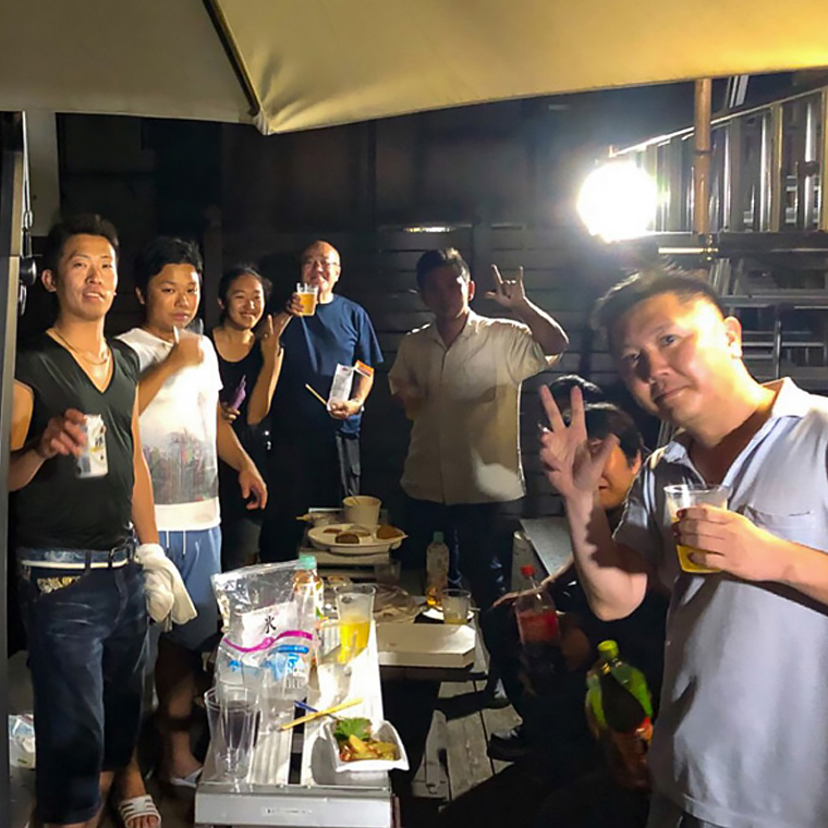 デッキで食事会