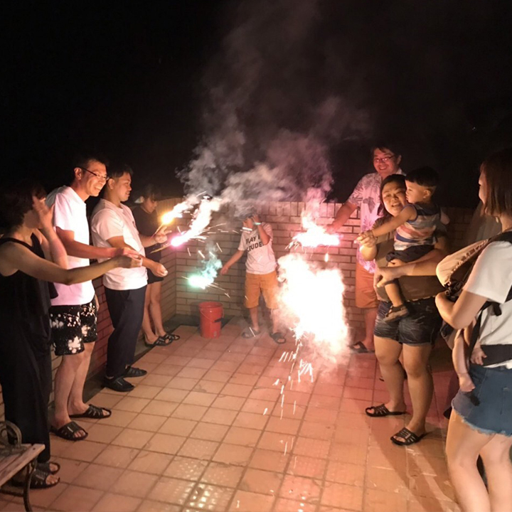 デッキで食事会2